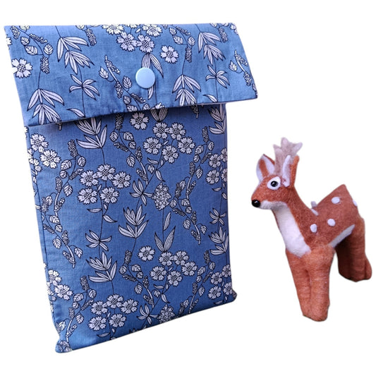 Pochette à livre en tissu fleur blanche bleu Les p'tites cousettes d'Ophélie