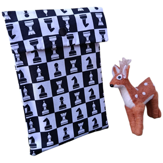 Pochette à livre en tissu échecs noir et blanc Les p'tites cousettes d'Ophélie