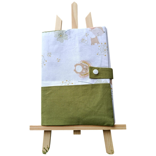 Protège carnet de santé personnalisable faon couronne vert Les p'tites cousettes d'Ophélie