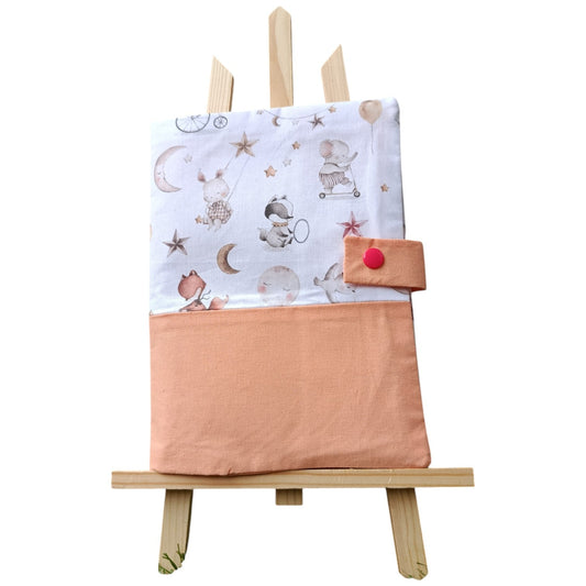 Protège carnet de santé personnalisable lune animaux rose Les p'tites cousettes d'Ophélie