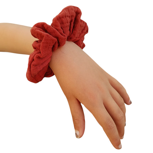 Chouchou gaze de coton marron foncé