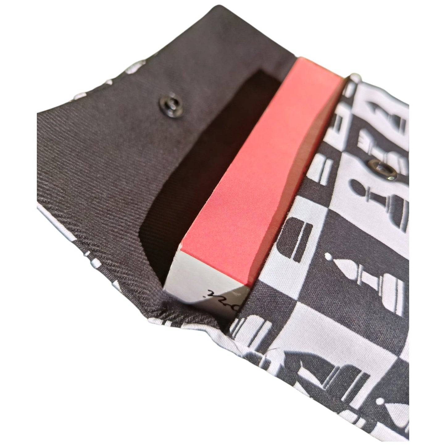 Pochette à livre en tissu échecs noir et blanc Les p'tites cousettes d'Ophélie
