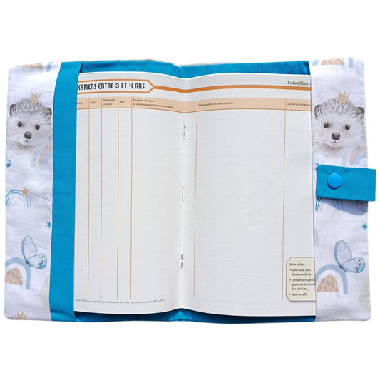 Protège carnet de santé personnalisable Herisson arc-en-ciel bleu Les p'tites cousettes d'Ophélie