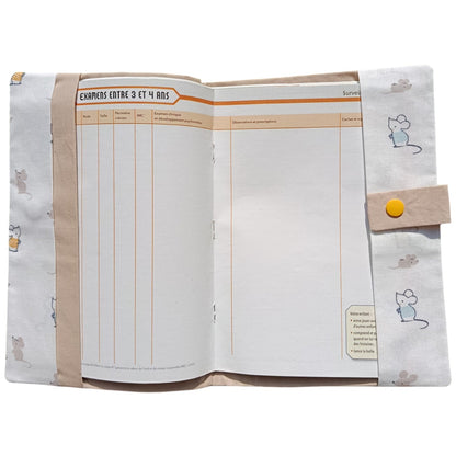 Protège carnet de santé personnalisable souris beige Les p'tites cousettes d'Ophélie