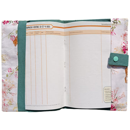 Protège carnet de santé personnalisable panthère léopard vert Les p'tites cousettes d'Ophélie