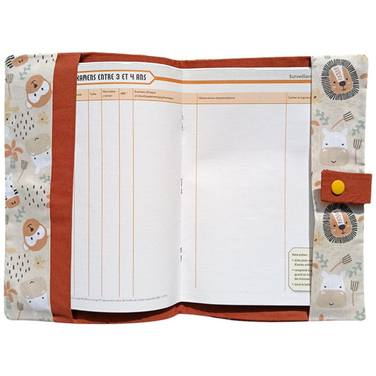 Protège carnet de santé personnalisable jungle marron Les p'tites cousettes d'Ophélie